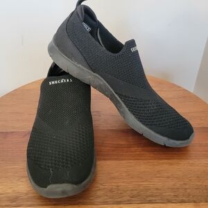 Sketchers 9.5 Archfit Walking Shoe